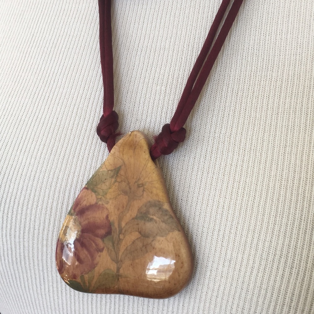 Ceramic beads lalieta triangle flower 🌺 necklace - Picture 2 of 6